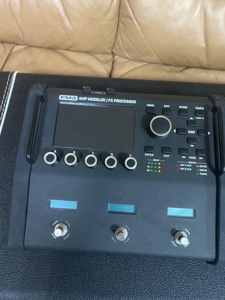 Fractal FM3 y controlador FC6 mas pedal fractal , cables ,  bolsa RESERVADO