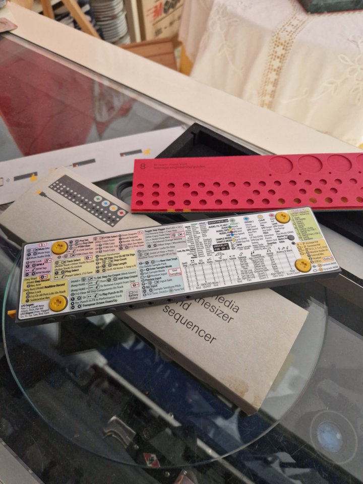 Vendo OP-Z como nuevo de segunda mano · Foto 6 de 6 · Granada · 250 €