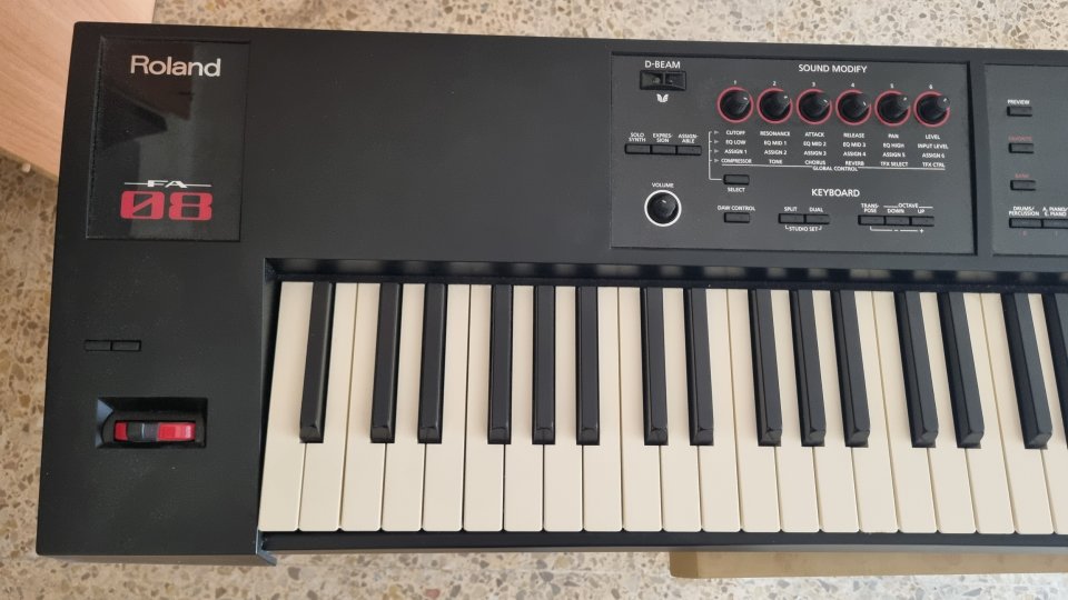 Roland FA 08 de segunda mano · Foto 3 de 5 · Valencia · 1100 €