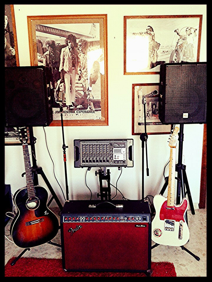 Se alquila equipo de sonido con tecnico incluido para pequeños eventos, conciertos, fiestas etc,