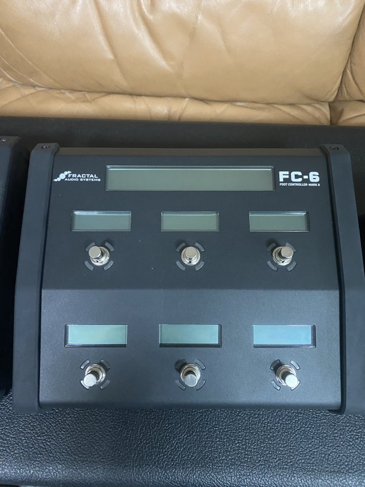 Fractal FM3 y controlador FC6 mas pedal fractal , cables ,  bolsa RESERVADO