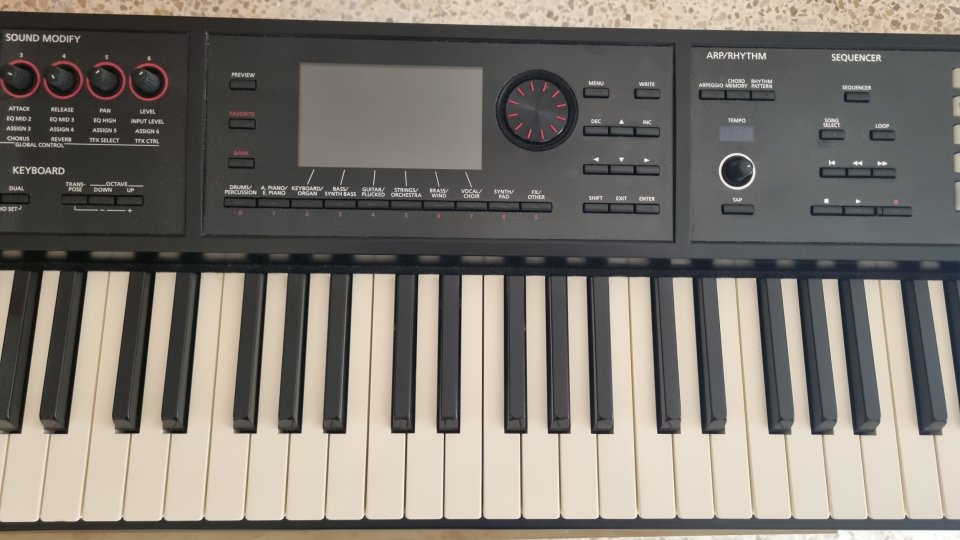 Roland FA 08 de segunda mano · Foto 4 de 5 · Valencia · 1100 €