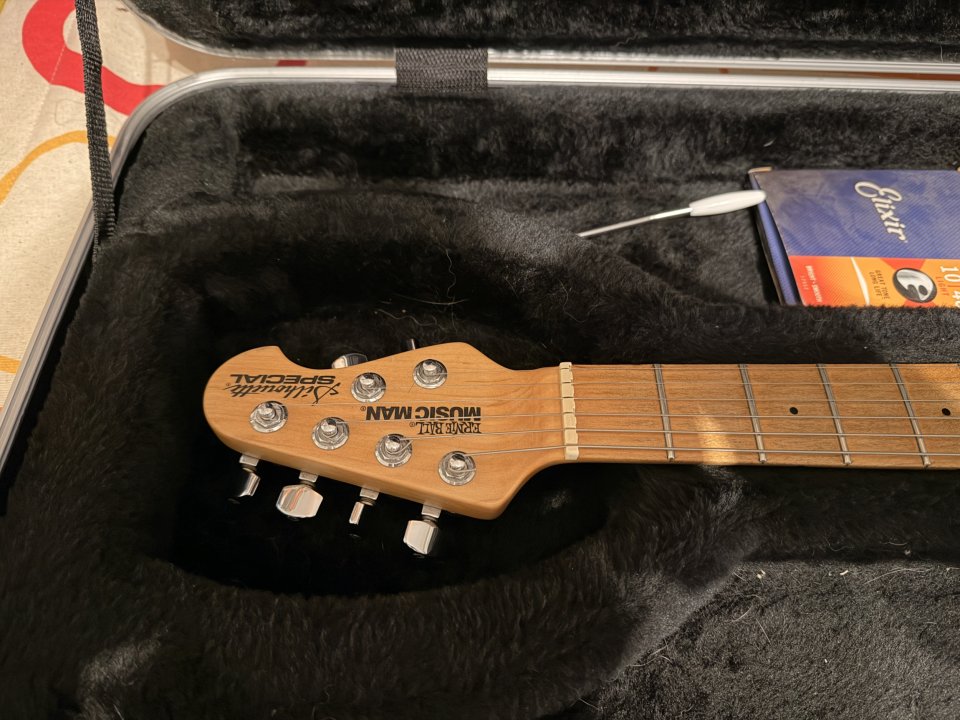 Musicman Silohuette special ( reservada)