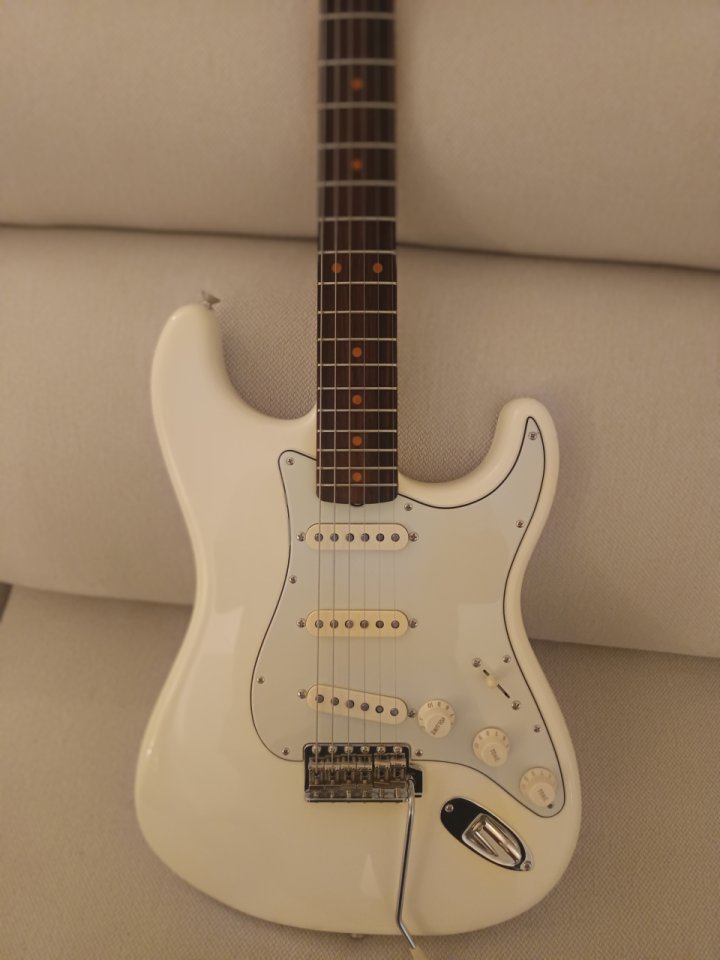 Fender Stratocaster American Vintage II OW de segunda mano · Foto 9 de 10 · Málaga · 1800 €