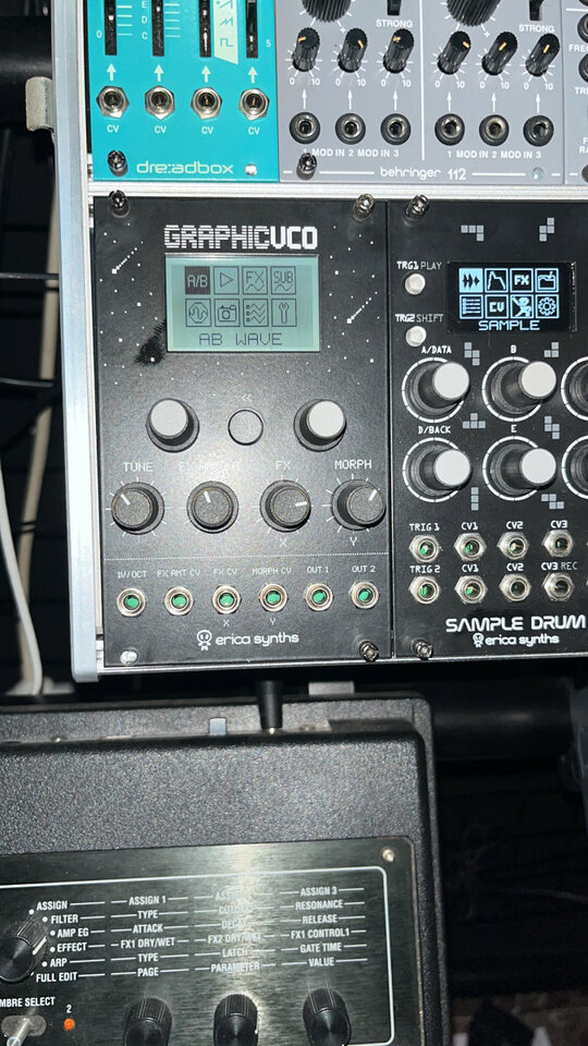 Graphic CV Erica synth