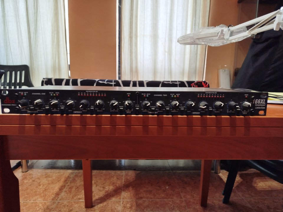 Compresor limitador DBX 166XL