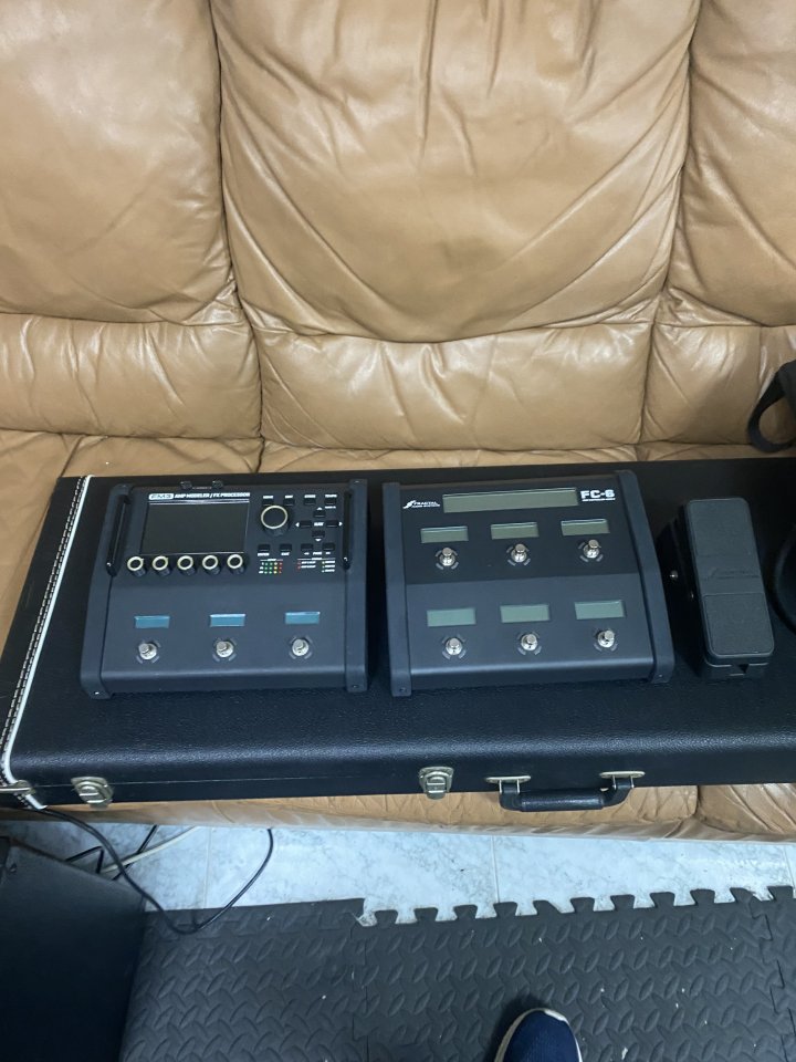 Fractal FM3 y controlador FC6 mas pedal fractal , cables ,  bolsa RESERVADO