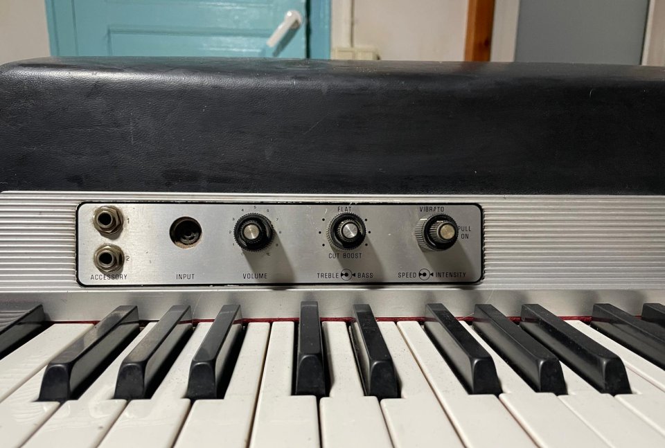 Rhodes Suitcase Piano para restaurar. de segunda mano · Foto 5 de 10 · Barcelona · 1100 €