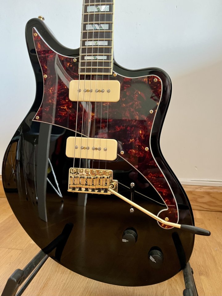 D’Angelico Deluxe Bedford Black