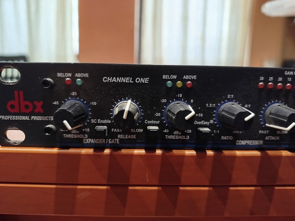 Compresor limitador DBX 166XL