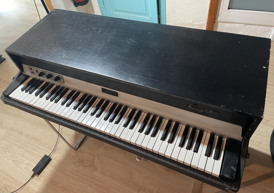 Rhodes Suitcase Piano para restaurar. de segunda mano · Foto 6 de 10 · Barcelona · 1100 €