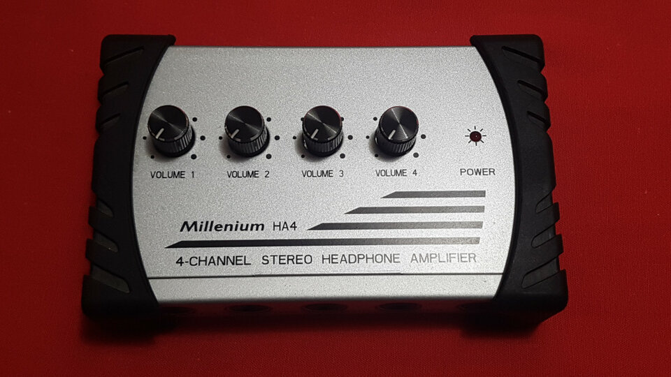 Headphone amplifier Millenium HA4     Amplificador auriculares 4 canales.