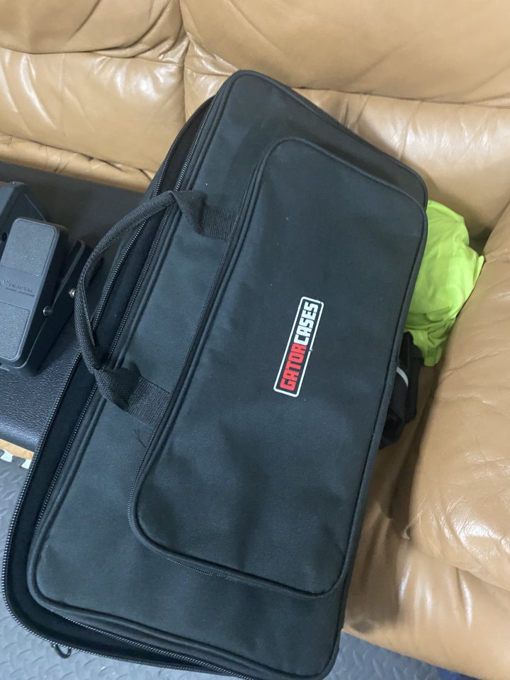 Fractal FM3 y controlador FC6 mas pedal fractal , cables ,  bolsa RESERVADO