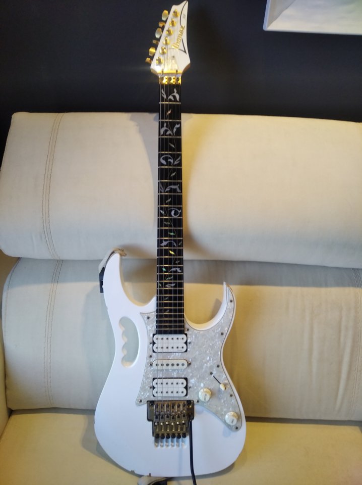 Ibanez JEM 7V WH (Steve Vai Signature) – Año 1999 de segunda mano · Foto 2 de 10 · Zaragoza · 1950 €