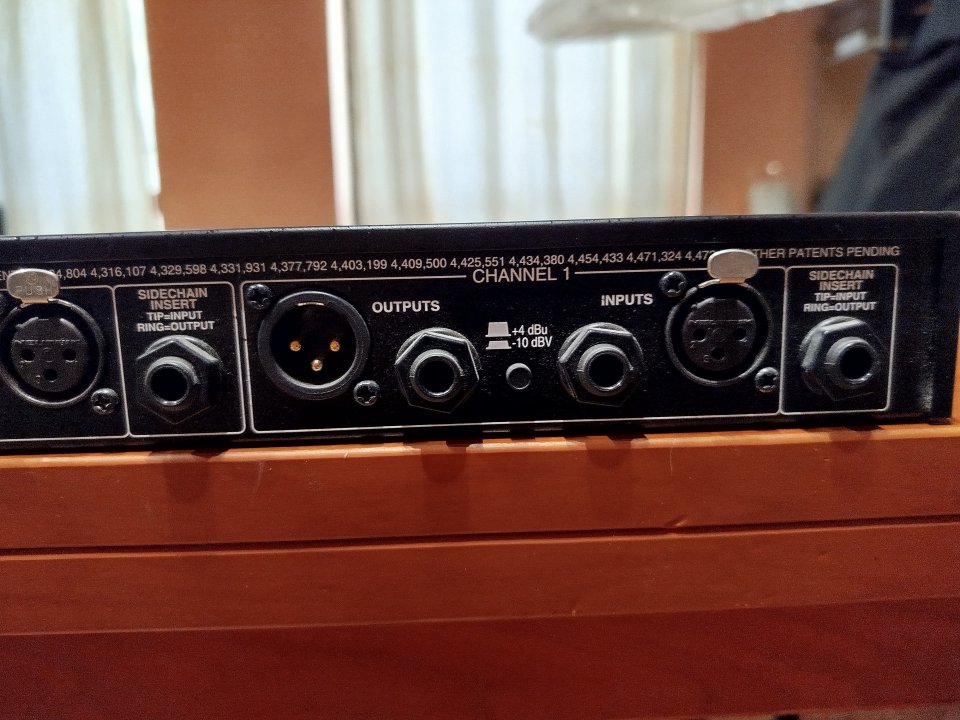 Compresor limitador DBX 166XL