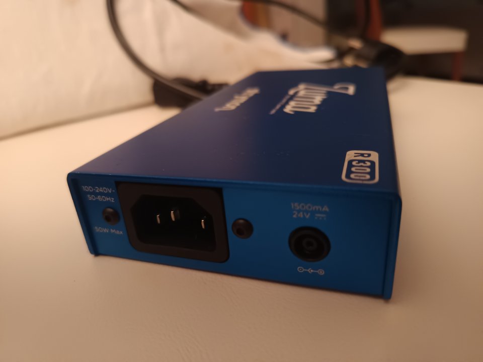 Fuente alimentación STRYMON ZUMA R300 de segunda mano · Foto 4 de 7 · Madrid · 150 €