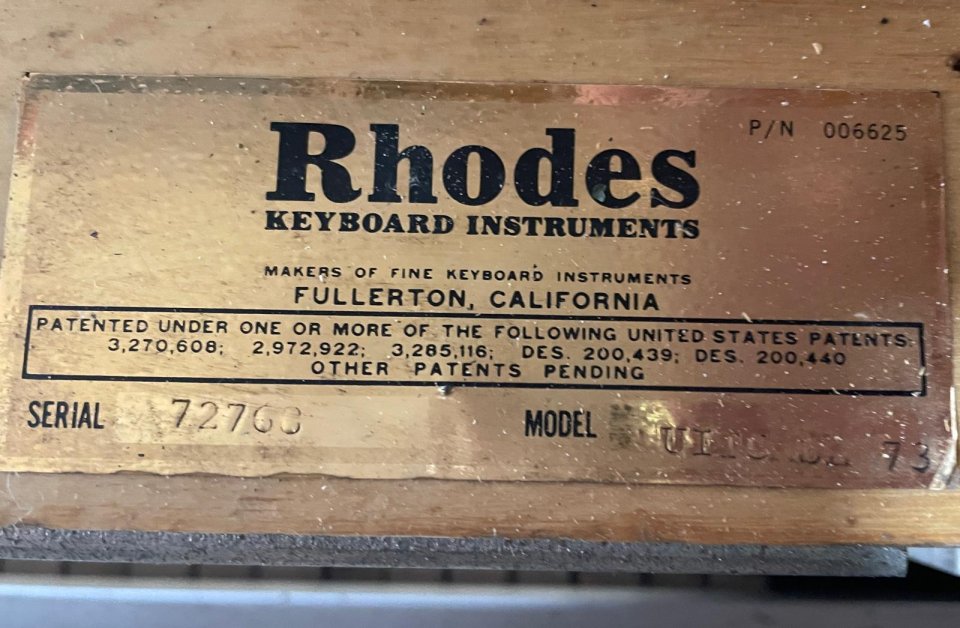 Rhodes Suitcase Piano para restaurar. de segunda mano · Foto 10 de 10 · Barcelona · 1100 €