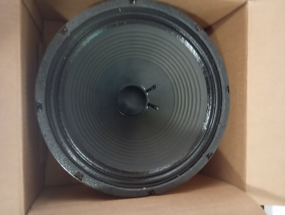 Altavoz Eminence  Red Coat "The Wizard" de segunda mano · Foto 4 de 4 · Girona · 120 €