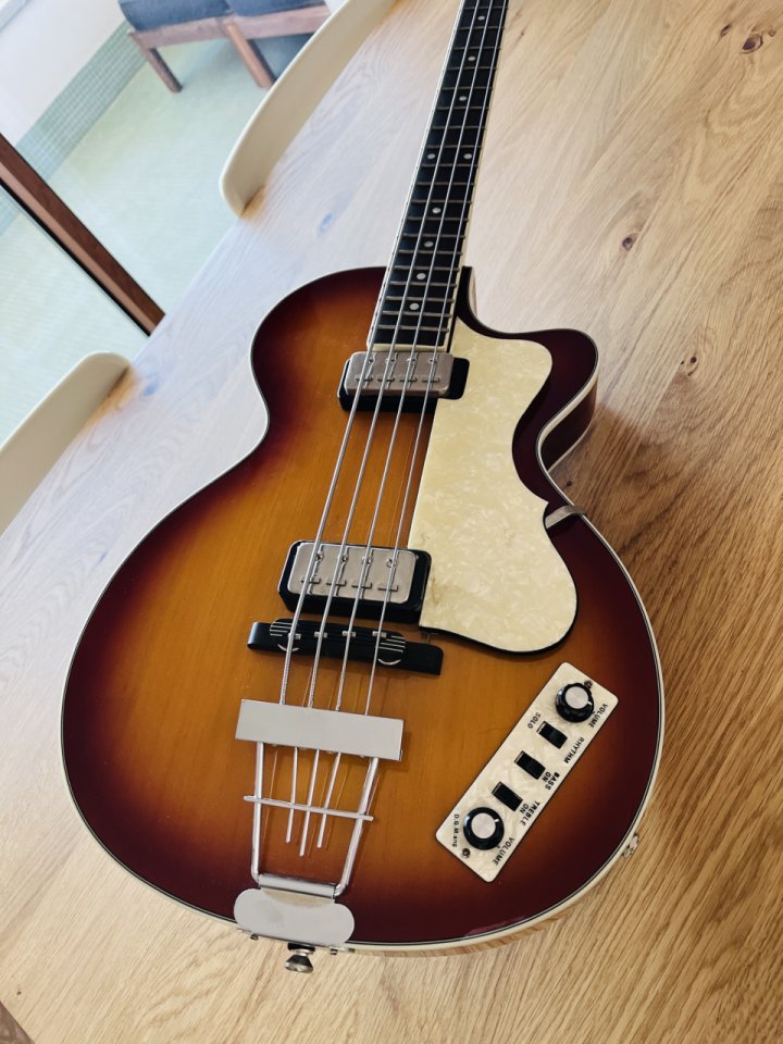 HÖFNER CLUB HCT-500/2-SB Contemporary Series de segunda mano · Foto 1 de 10 · Barcelona · 500 €