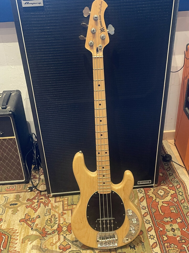 Vendo Music Man Sting Ray Bass Pre Ernie de segunda mano · Foto 3 de 10 · Navarra · 3500 €