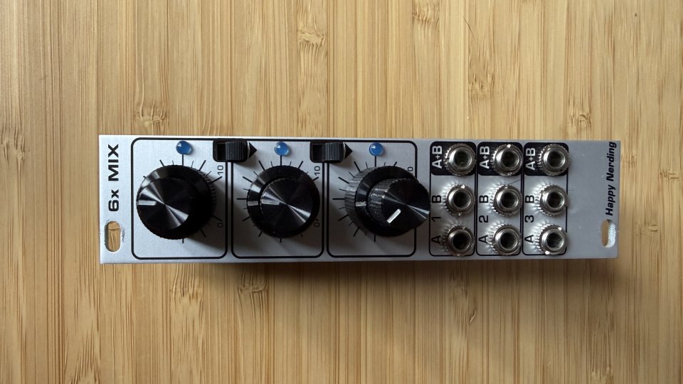 Happy Nerding 6xMIX Eurorack Audio Mixer Module (Silver) de segunda mano · Foto 1 de 2 · Barcelona · 90 €
