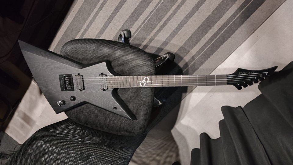 Guitarra barítona Solar E1.6BOP-27 NUEVA (incluye funda acolchada)