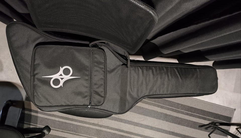 Guitarra barítona Solar E1.6BOP-27 NUEVA (incluye funda acolchada)