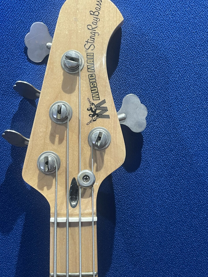 Vendo Music Man Sting Ray Bass Pre Ernie de segunda mano · Foto 7 de 10 · Navarra · 3500 €