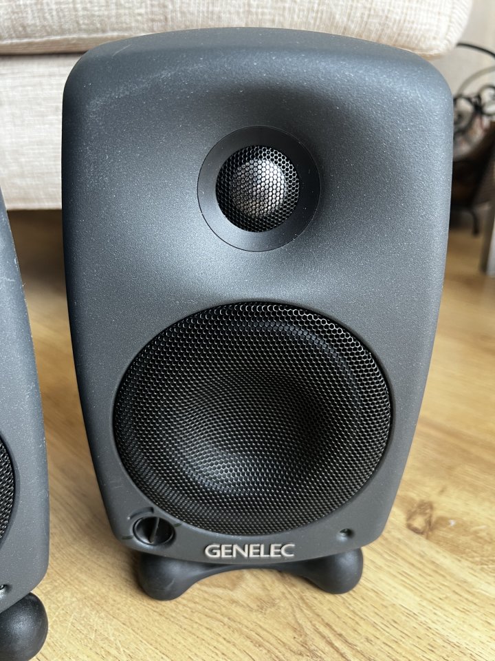 Genelec 8020B pareja consecutiva - Made in Finland de segunda mano · Foto 5 de 6 · Barcelona · 649 €