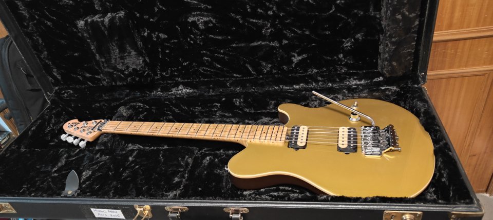 Music Man Axis 2006 Dourado de segunda mano · Foto 1 de 6 · A Coruña · 2200 €