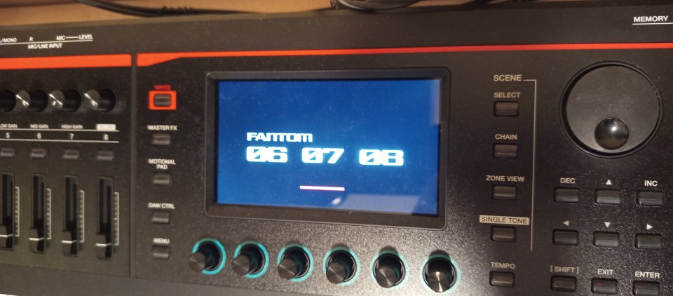 Roland FANTOM 06 workstation