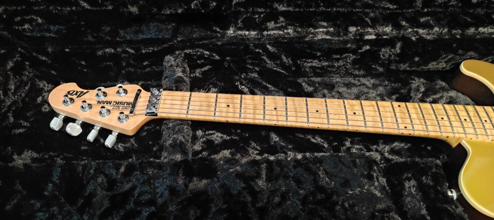Music Man Axis 2006 Dourado de segunda mano · Foto 2 de 6 · A Coruña · 2200 €