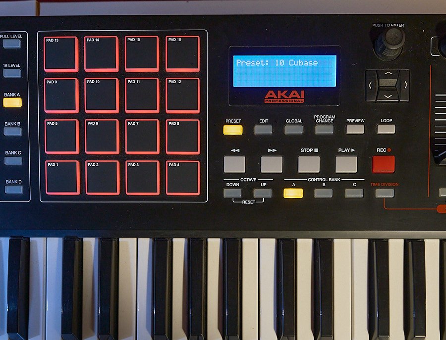 Teclado Controlador Akai MPK249