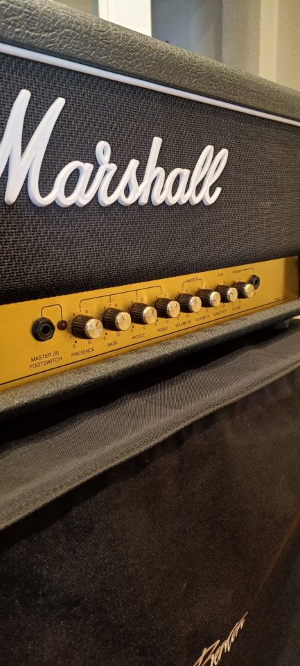 Marshall JCM 900 SL-X y pantalla Harley Benton 2x12 V30 de segunda mano · Foto 6 de 9 · Madrid · 800 €