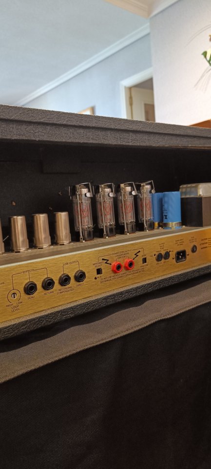 Marshall JCM 900 SL-X y pantalla Harley Benton 2x12 V30 de segunda mano · Foto 7 de 9 · Madrid · 800 €