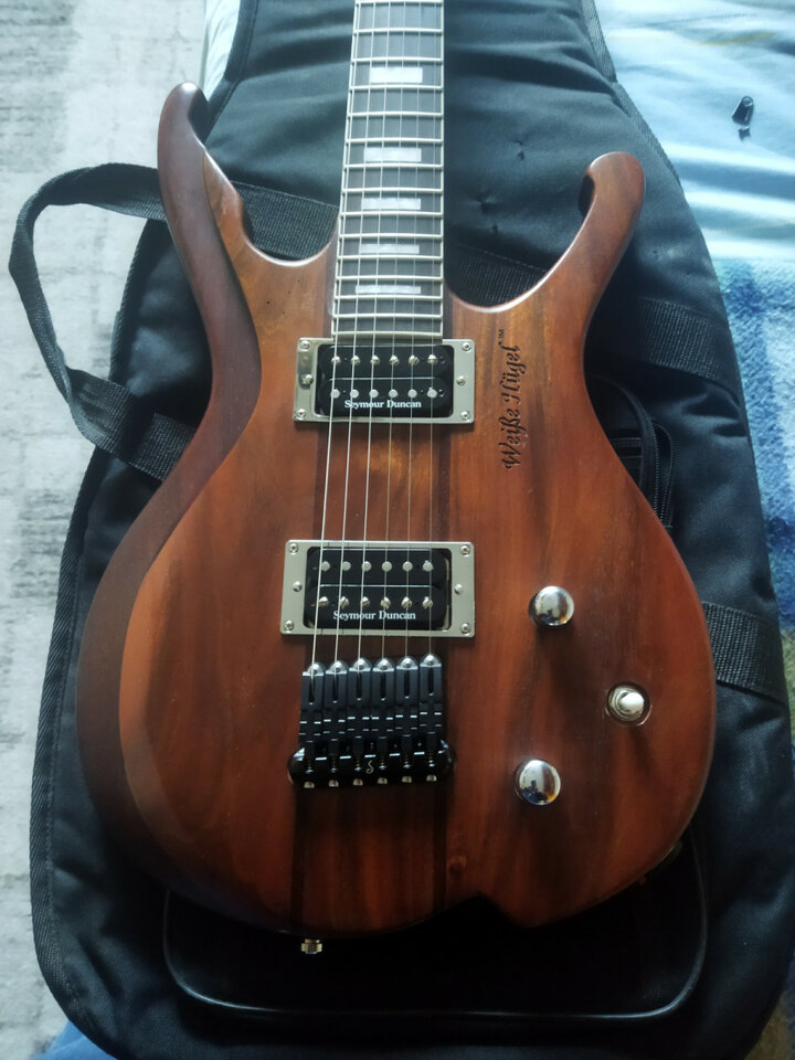 Guitarra con Cuerpo Weisse Hügel