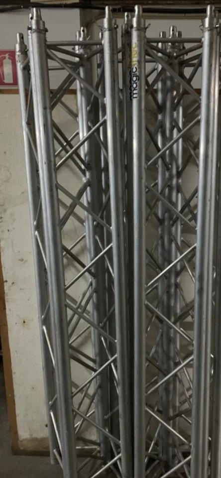 4 Truss 2 metros Triangular Naxpro F33 TUV