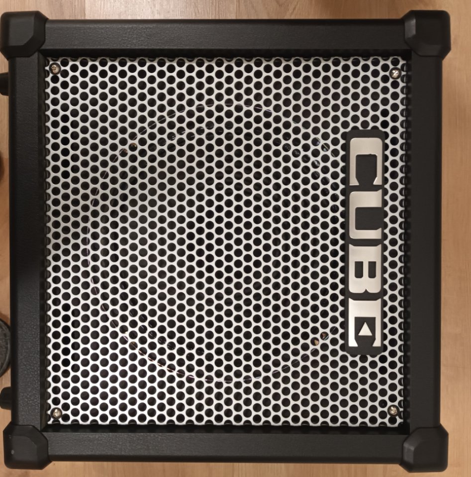 Amplificador Roland Cube 40-GX + pedal controlador