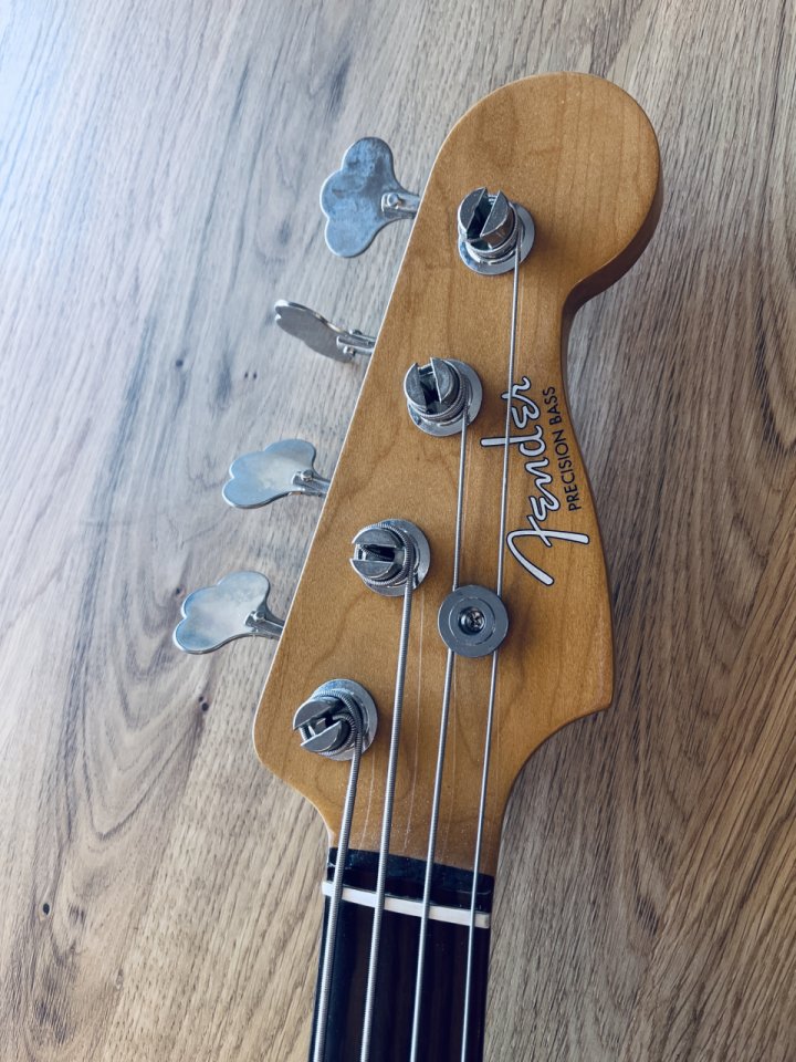 Fender Precision Bass VINTERA II 60s de segunda mano · Foto 3 de 7 · Barcelona · 1000 €