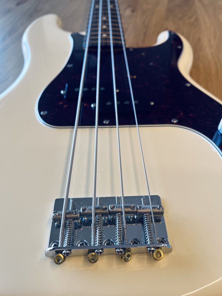 Fender Precision Bass VINTERA II 60s de segunda mano · Foto 4 de 7 · Barcelona · 1000 €