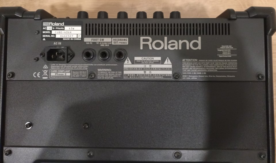 Amplificador Roland Cube 40-GX + pedal controlador