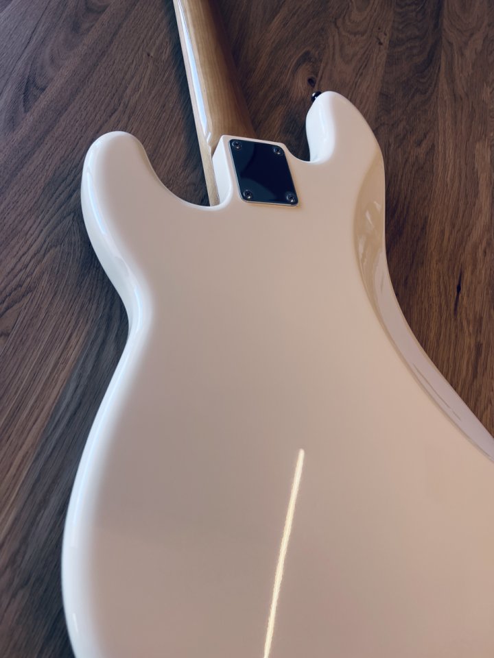 Fender Precision Bass VINTERA II 60s de segunda mano · Foto 5 de 7 · Barcelona · 1000 €