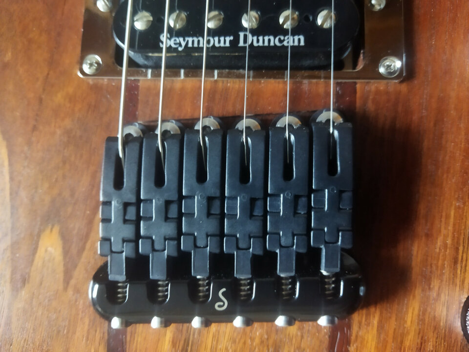 Guitarra con Cuerpo Weisse Hügel