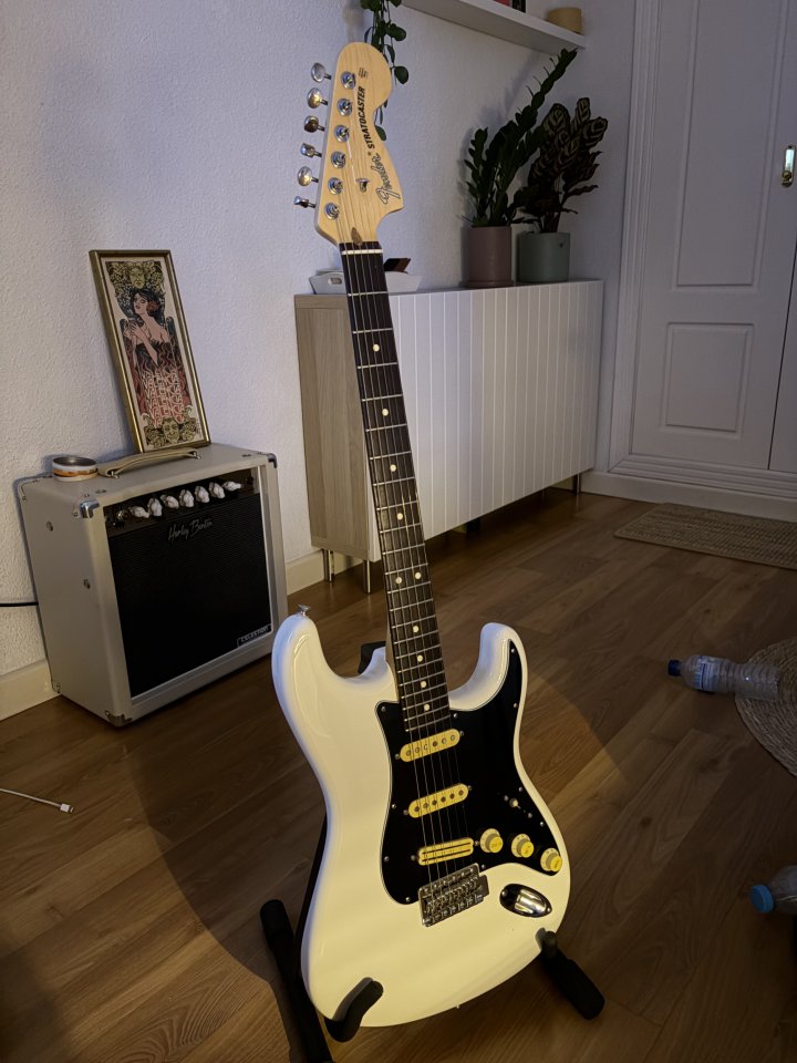 Fender american performer stratocaster de segunda mano · Foto 2 de 5 · Valencia · 1200 €
