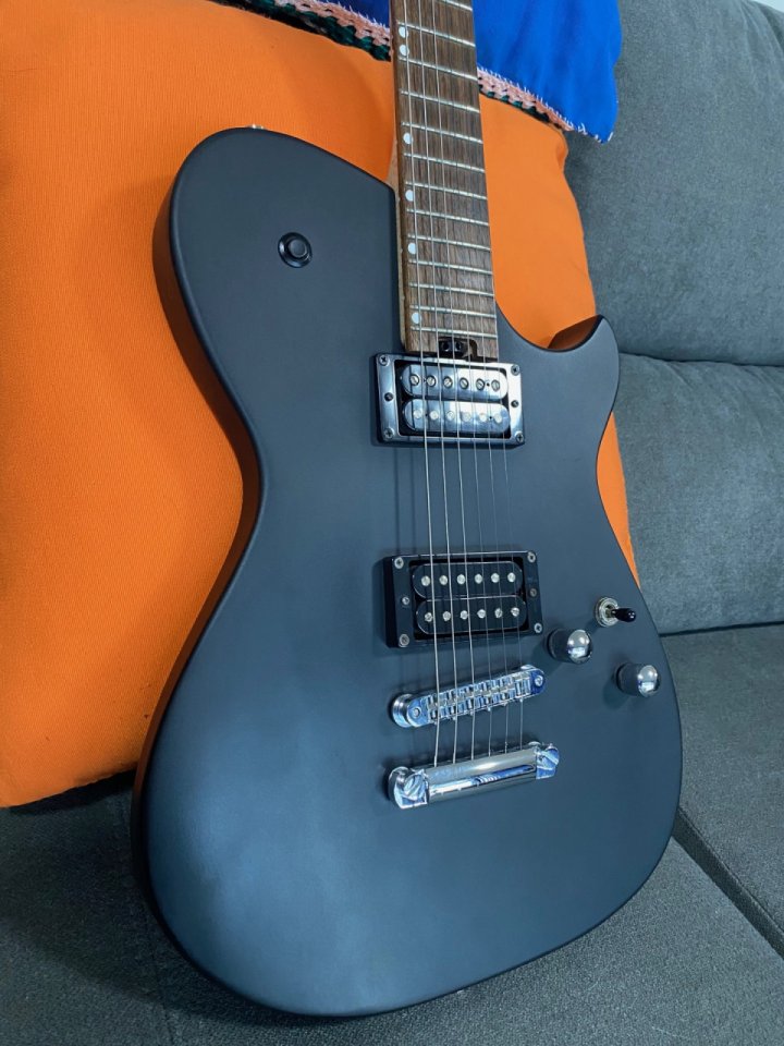 Cort Manson versión firmada Matt Bellamy