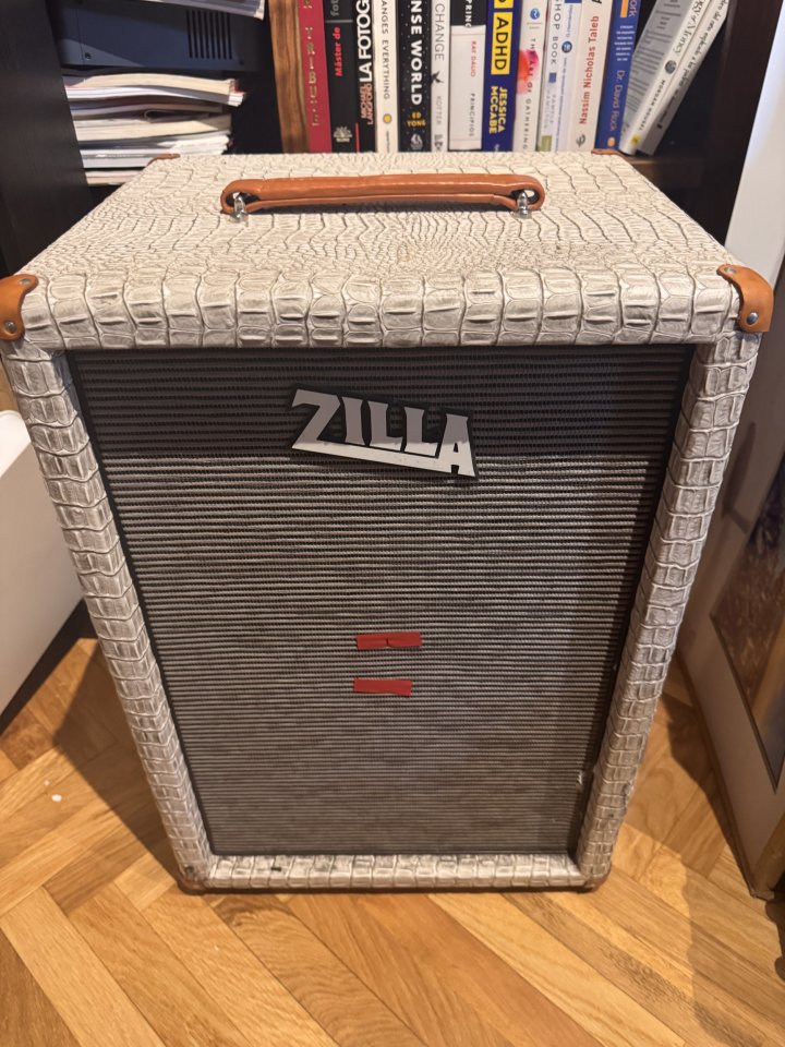 Pantalla Zilla Fatboy Redback 16 Ohm 1x12. de segunda mano · Foto 1 de 3 · Madrid · 300 €