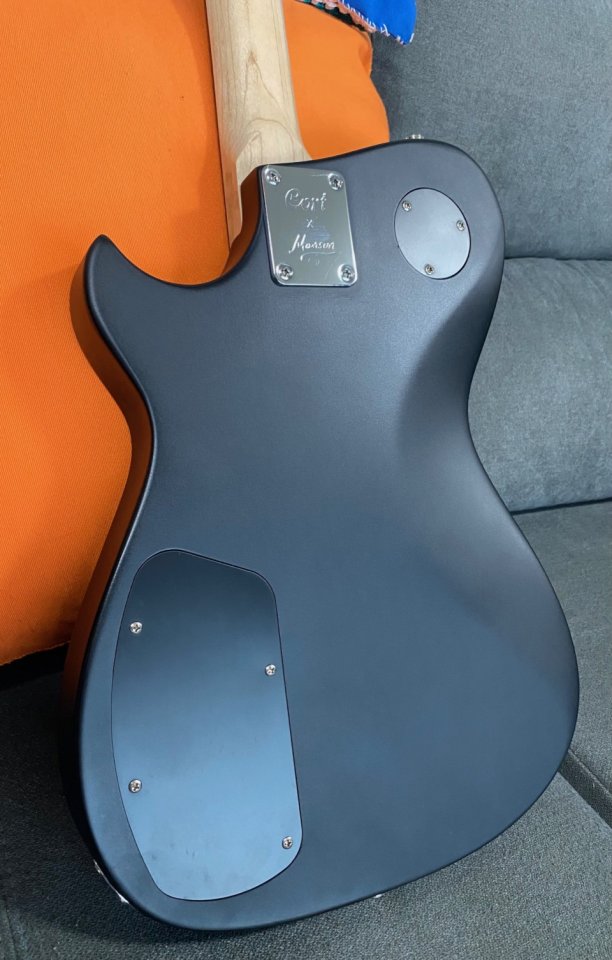 Cort Manson versión firmada Matt Bellamy