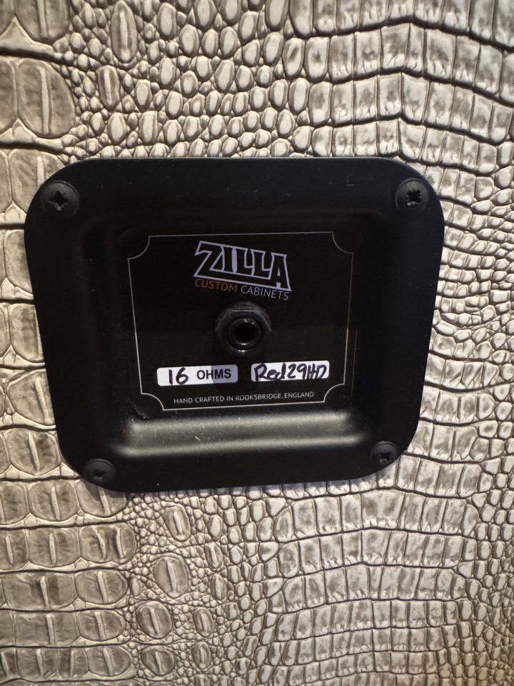 Pantalla Zilla Fatboy Redback 16 Ohm 1x12. de segunda mano · Foto 3 de 3 · Madrid · 300 €