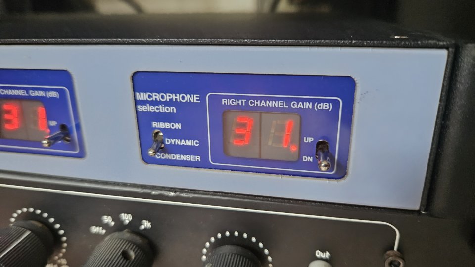 Convertidor AD/DA Lavry Blue 4496 de 2 canales AD, 2 canales DA + preamplificador de micrófono de 2 canales de segunda mano · Foto 2 de 8 · Córdoba · 1300 €