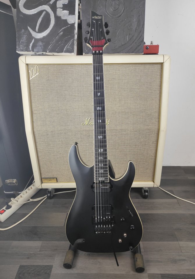 Schecter C-1 FR S Evil Twin SBK de segunda mano · Foto 1 de 6 · A Coruña · 1300 €